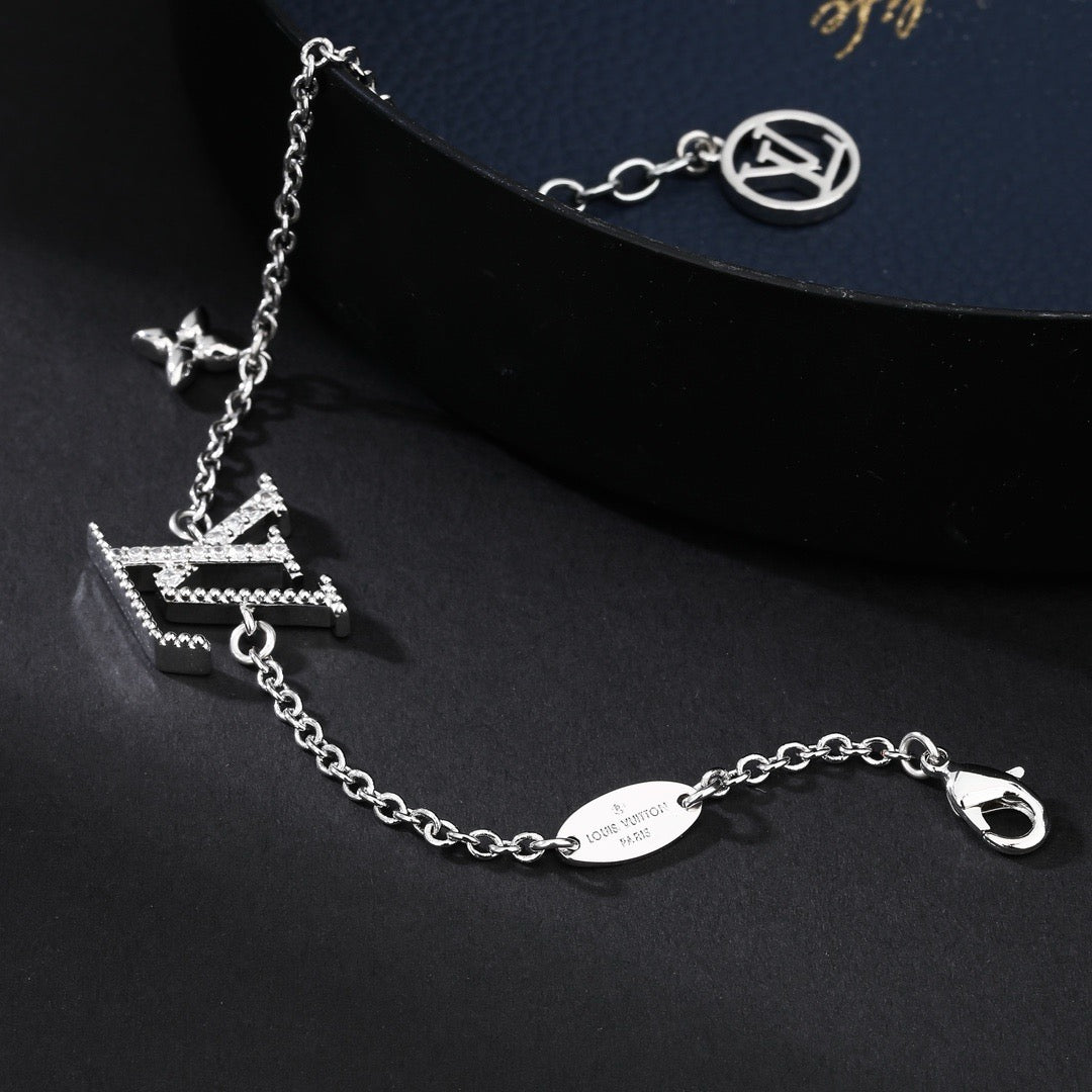 Louis Vuitton Set Silver