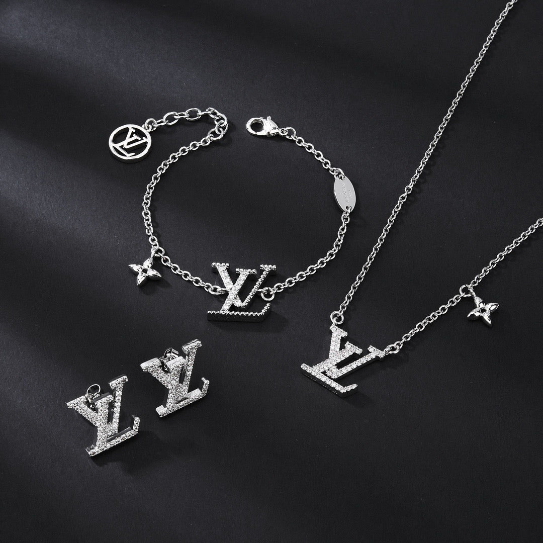 Louis Vuitton Set Silver